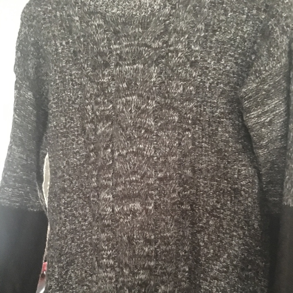Forever 21 SWEATER 🎗Unique sleeve dtail